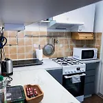 Cozy And Modern 2-Bedroom Apartment