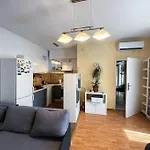 Cozy And Modern 2-Bedroom Apartment